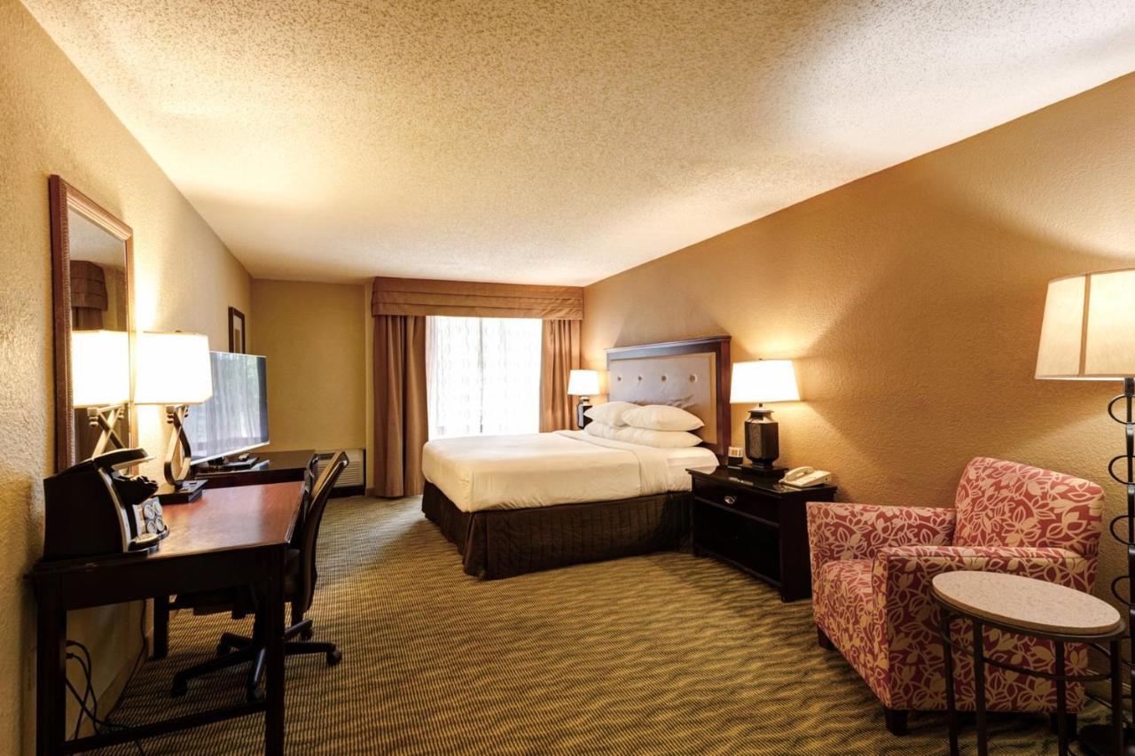 Crowne Plaza Jacksonville Airport By Ihg Exterior photo